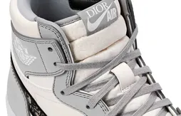 La “Air Dior” sera grise et blanche