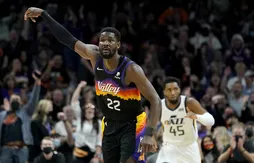Deandre Ayton a changé de style