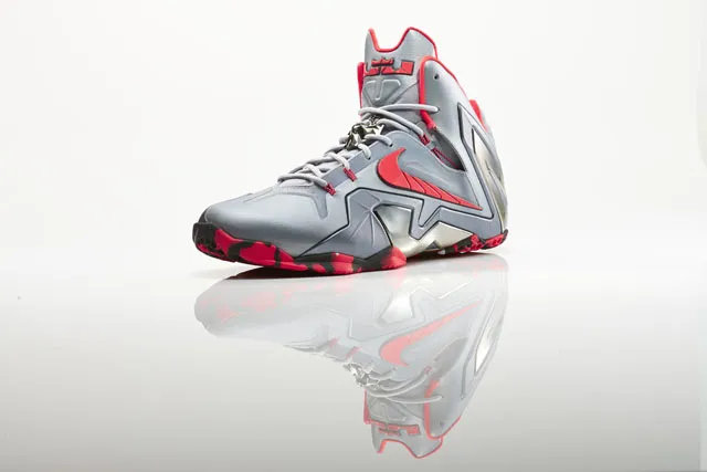 Su14_BB_Lebron11_Elite_642846_001_Return_3qtr_16921_27982