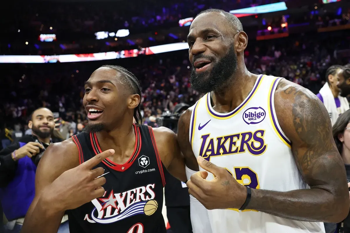 LeBron James, le « vieux grand frère » de Tyrese Maxey
