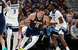 Les Nuggets d’un immense Nikola Jokic remportent une grosse partie d’échecs face aux Wolves
