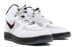Nike : la Lunar Force 1 grandit