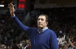 Rudy Tomjanovich ému aux larmes de recevoir le « Chuck Daly Award »