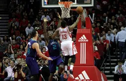 Encore en triple double, James Harden offre une 9e victoire de suite aux Rockets
