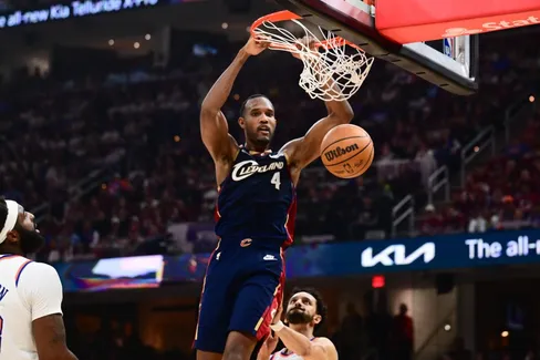 https://www.basketusa.com/thumbor/rRb3TlhUmOuzvE0vhoGxbNGl-Rc=/488x325/smart/filters:format(webp)/https%3A%2F%2Fmedia.basketusa.com%2Fmain%2F2026%2F05%2FUSATSI_29054784-e1780085813648.jpg