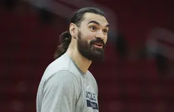 Les Grizzlies envoient Steven Adams aux Rockets