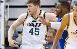 Two-way contract : Sacramento signe Jack Cooley