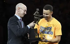 La première visite “bizarre et géniale” de Stephen Curry au Chase Center
