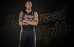 Kobe Bryant présente le maillot noir des Lakers