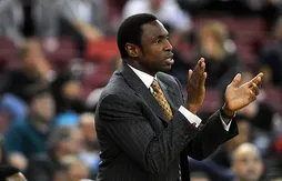 Avery Johnson parle à ses joueurs de leur futur