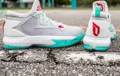adidas : la Lillard 2 remonte le tapis de l’aéroport de Portland