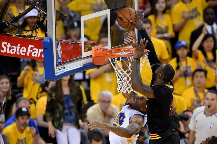 Lebron, le contre de l'histoire des playoffs