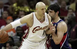 Zydrunas Ilgauskas et Larry Nance Sr. au Hall Of Fame des Sports de Cleveland