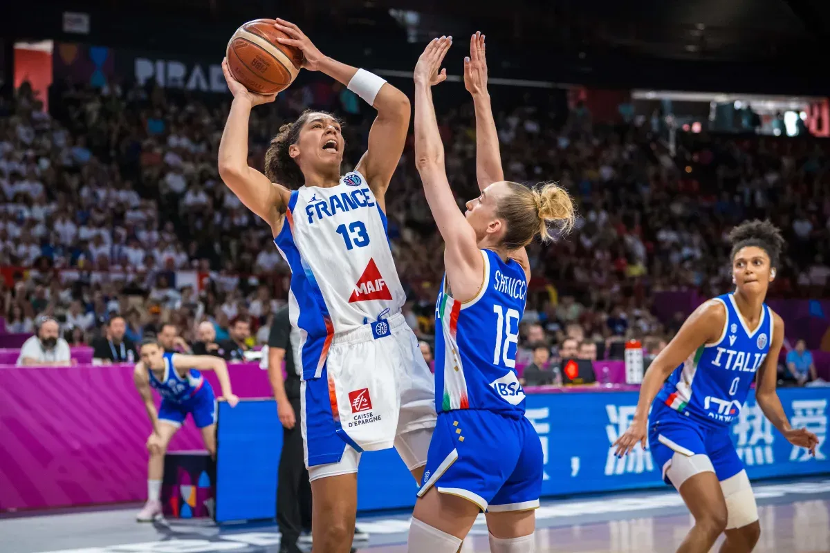 Janelle Salaün et les Bleues