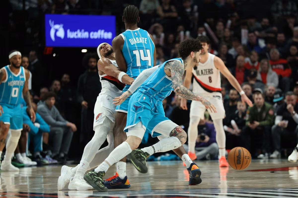 Mais pourquoi les Hornets ont-ils dynamité leur cinq majeur ?