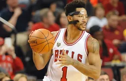 Comme il ne voit pas grand chose, Derrick Rose shoote moins