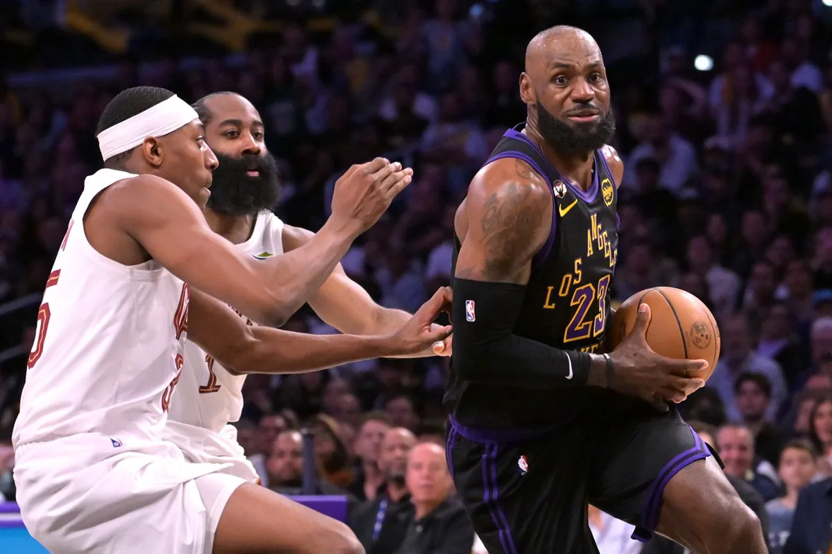 LeBron James (Lakers) contre les Cavaliers