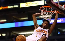 À Phoenix, on forme Derrick Jones Jr. à devenir un défenseur d’élite