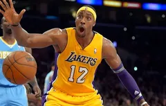 Les Lakers dévorent les Nuggets
