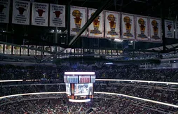 Les bannières des Bulls abîmées lors d’un concert de rock…