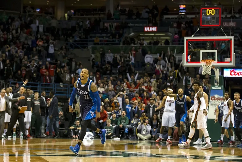 Le panier au buzzer de Monta Ellis est-il entaché d'un marcher ?