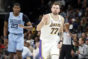 Pour son retour, Luka Doncic (44 points) allume les Grizzlies