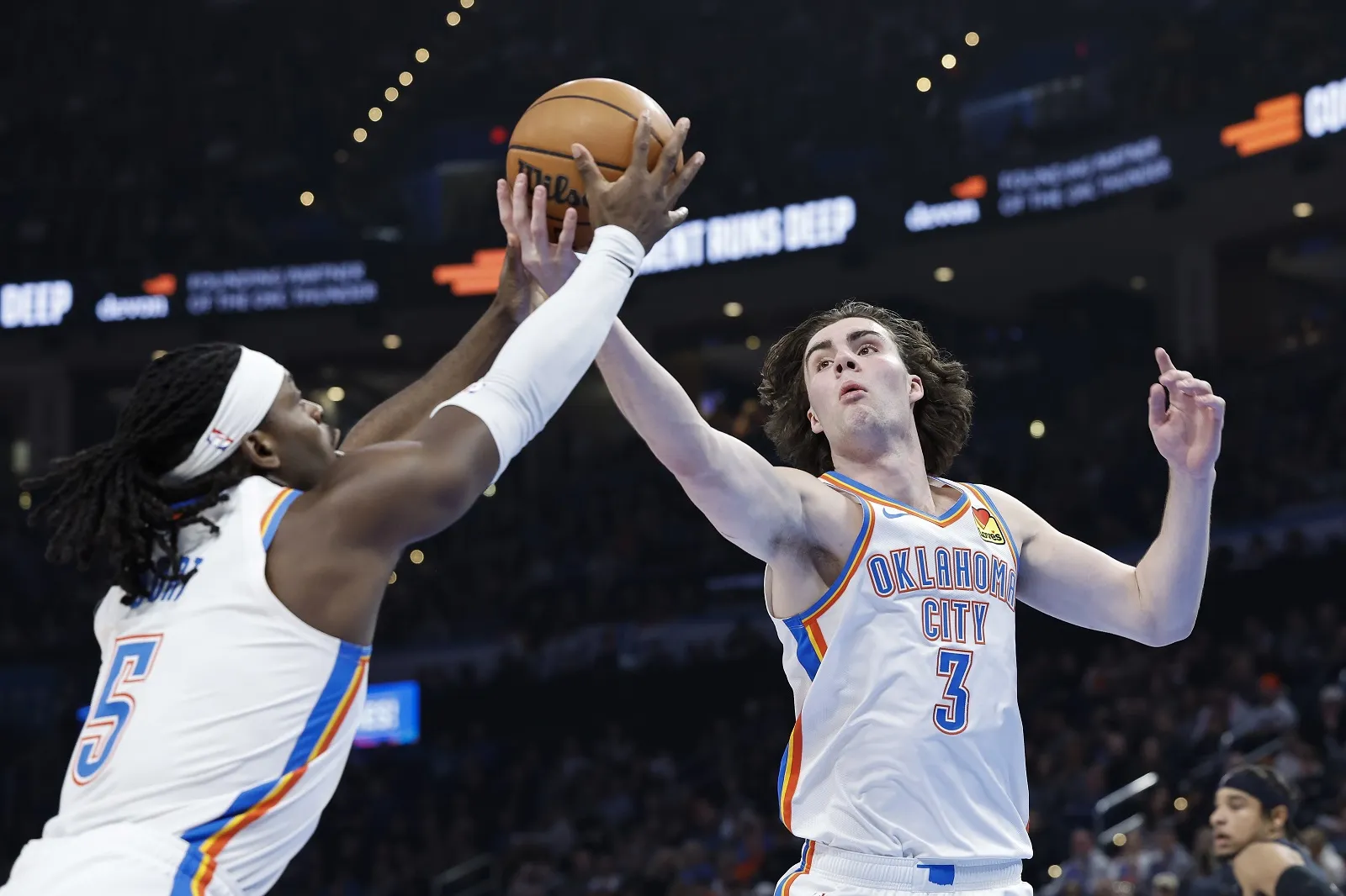 Josh Giddey Luguentz Dort (Oklahoma City Thunder) au rebond