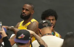 Aux côtés de Bronny, LeBron James s’est cru dans Matrix !