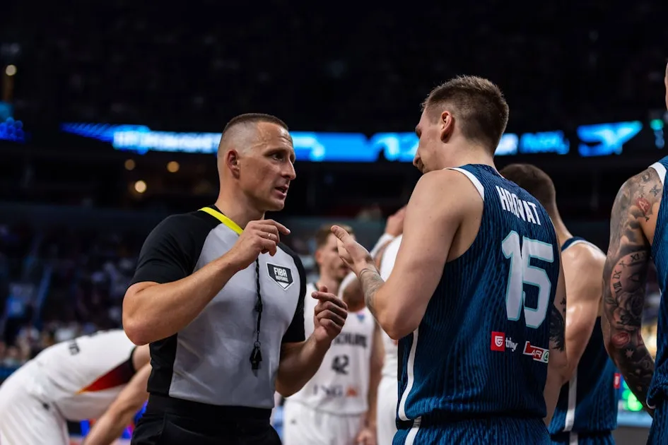 Les arbitres FIBA