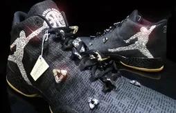 Michael Jordan a reçu des chaussures customisées lors de son passage à Paris