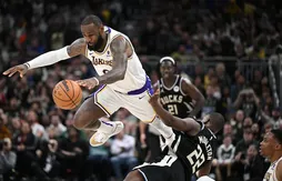 Passes en carrière : LeBron James touché de passer Magic Johnson