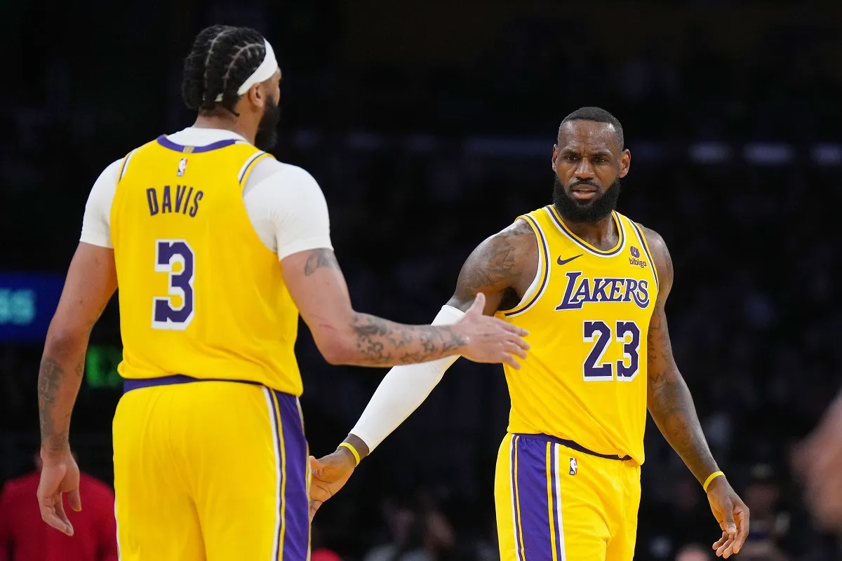 Anthony Davis et LeBron James avec les Lakers