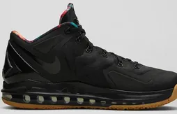 La version basse de la LeBron XI disponible en “gum sole”