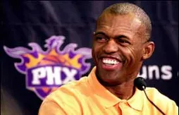Un ancien coach des Suns sur le banc des Bucks