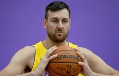 Ne dites surtout pas à Andrew Bogut qu’il est poissard au niveau des blessures