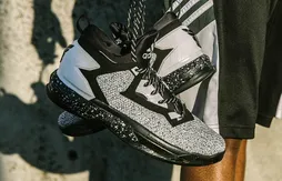 Adidas : la Lillard 2 passe au noir et blanc