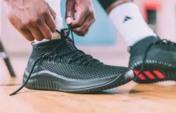 Adidas : Dame Time se fête en noir et rouge