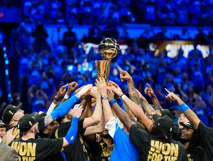 https://www.basketusa.com/thumbor/tMOjYohsixt0zyIcJnYHmqspVF0=/430x325/smart/filters:format(webp)/https%3A%2F%2Fmedia.basketusa.com%2Fmain%2F2026%2F04%2FUSATSI_26513681.jpg