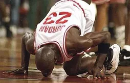 Tous les Top 10 de Michael Jordan (dunks, moves, passes, buzzer beaters)