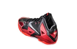 Nike : LeBron James remet la LeBron XI pour de bon