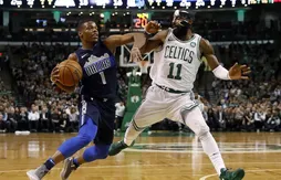 Kyrie Irving attend Dennis Smith Jr. et les autres jeunes meneurs de pied ferme