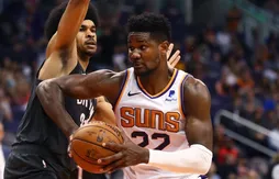 Suspendu, Deandre Ayton va se défendre devant la NBA