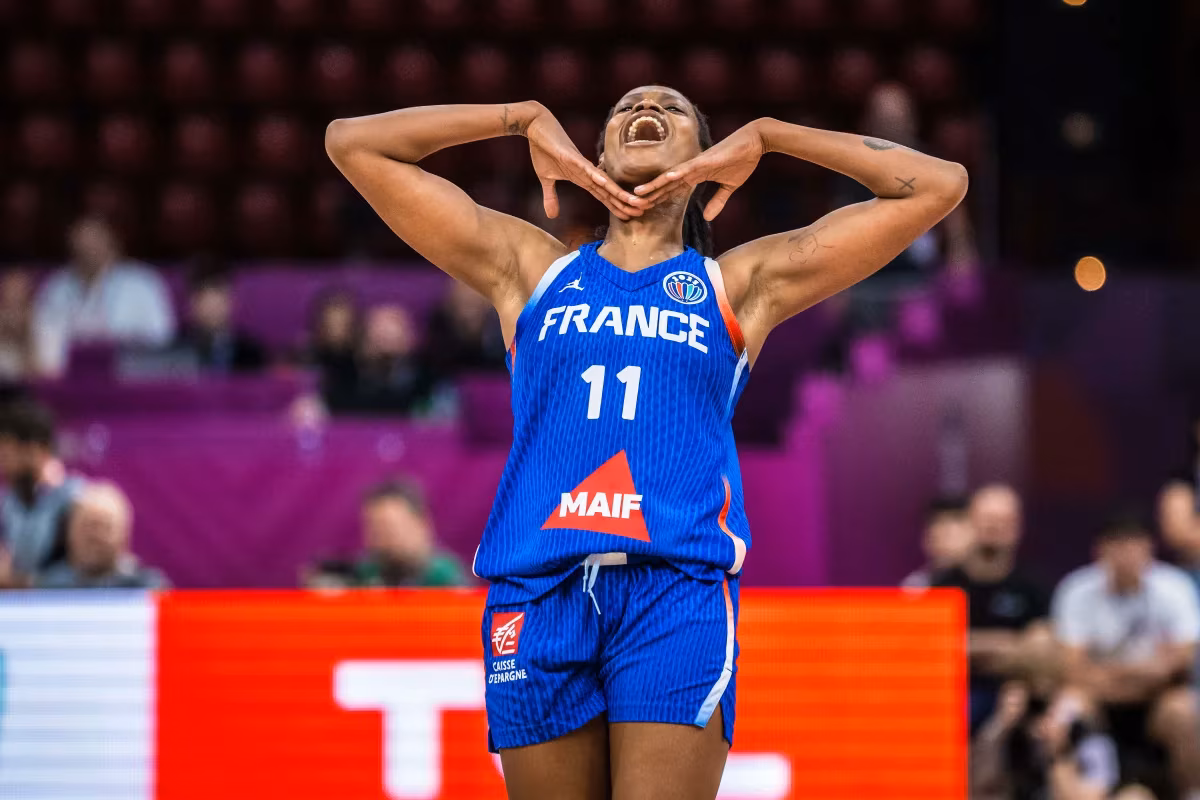 Valériane Ayayi et les Bleues face à la Turquie