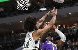 Giannis Antetokounmpo a « volé » le ballon du match pour un rookie des Lakers