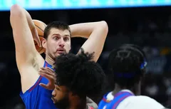 Avec Nikola Jokic, Reggie Jackson passe de quarterback à receveur