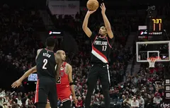 Pour le secouer défensivement, Chauncey Billups envoie Shaedon Sharpe sur le banc
