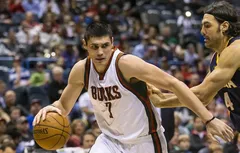Ersan Ilyasova échangé à Detroit contre Caron Butler et Shawne Williams