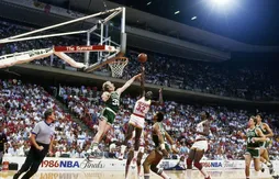 Le 8 juin 1986, Larry Bird atteint le sommet de sa carrière avec un troisième titre de champion NBA