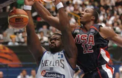 Il y a 20 ans, la Grèce infligeait à Team USA la défaite qui allait façonner la Redeem Team
