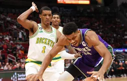 Jabari Smith Jr. se montre en défense face à son modèle Giannis Antetokounmpo